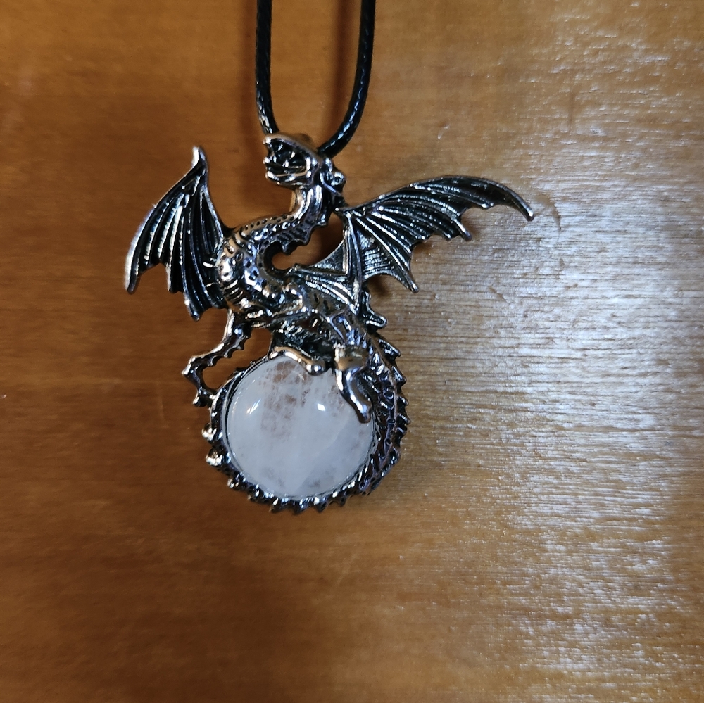 🖤 Dragon White Quartz Gemstone Crystal Stone Pendant Necklace